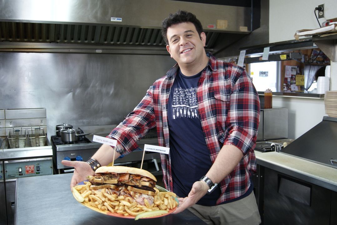 In Kansas City übertrumpft der Ultimate Destroyer aus kiloweise Barbecue-Fleisch und Pommes alles, was Adam zuvor gesehen hat ... - Bildquelle: 2010, The Travel Channel, L.L.C.