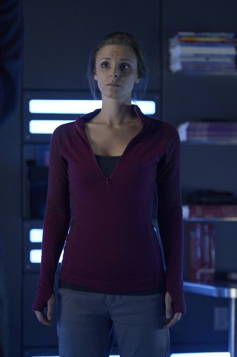 Als Sarah (Jordan Hayes) erfährt, wofür das Virus eigentlich gedacht ist, hat sie plötzlich wieder Hoffnungen für sich selber ... - Bildquelle: 2014 Sony Pictures Television Inc. All Rights Reserved.