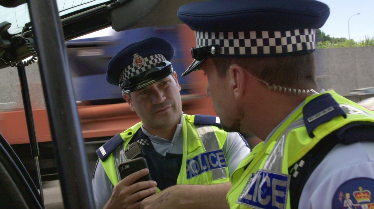 Die Polizei gibt alles, um auf den Straßen für mehr Sicherheit zu sorgen. Ro... - Bildquelle: 2019 GREENSTONE TV LTD.