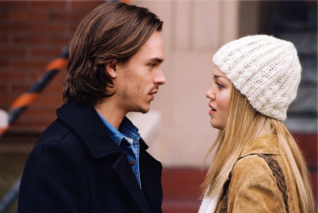 Als Jessica (Erika Christensen, r.) Alan (Jonathan Jackson, l.) mitteilt, dass sie sich von ihm trennen will, begeht er einen Selbstmordversuch. Dan... - Bildquelle: ApolloMedia
