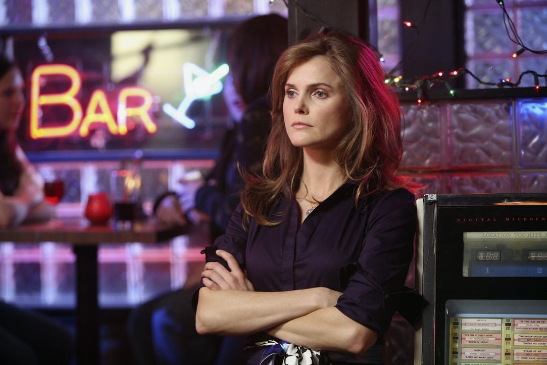 Melody (Keri Russell) ahnt, dass sie J.D. ein Dorn im Auge ist, weil sie mit Elliott plötzlich so viel Zeit verbringt ... - Bildquelle: Touchstone Television