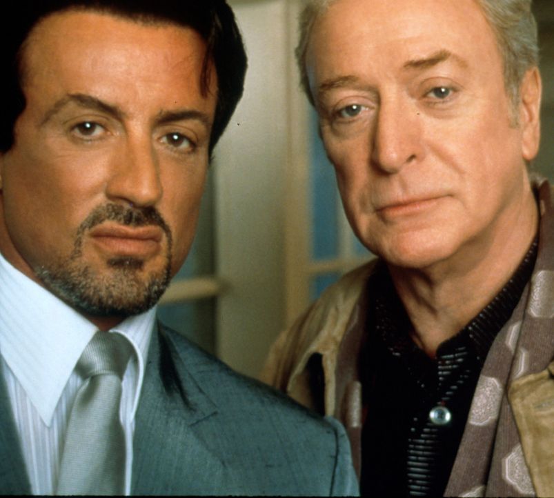 Ein erfolgreiches Team: Jack Carter (Sylvester Stallone, l.) und Cliff Brumby (Michael Caine, r.) jagen Richies Mörder. - Bildquelle: Warner Bros.