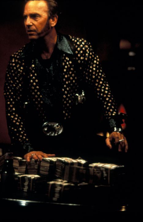 Der eiskalte Killer Murphy (Kevin Costner) ist seit langem davon überzeugt, ein unehelicher Sohn des "Kings" zu sein und deshalb Anspruch auf das Pr... - Bildquelle: Francise Pictures