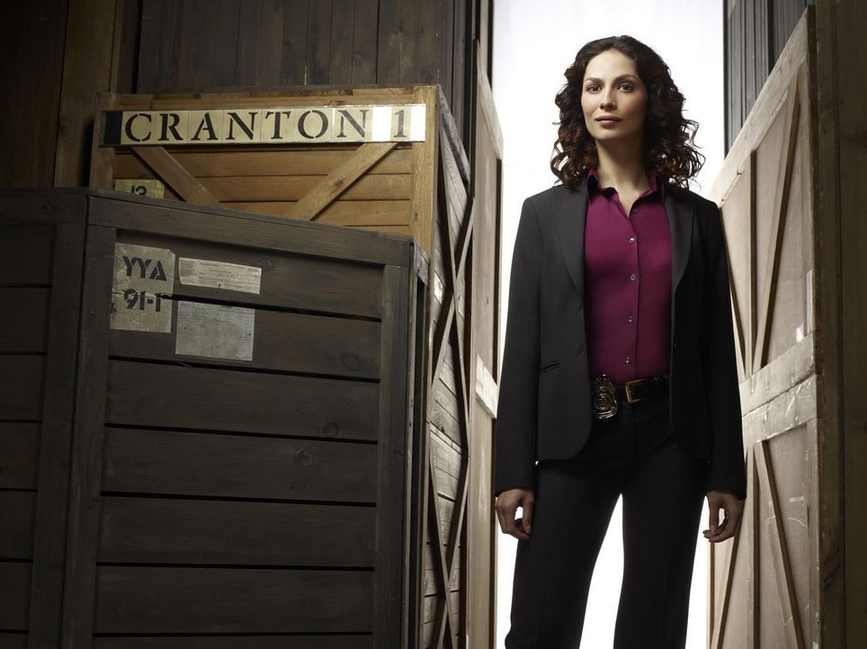 (1. Staffel) - Eigentlich ist Secret-Service Agentin Myka Bering (Joanne Kelly) eine sehr rational denke Frau, doch durch ihren Einsatz im Warehouse... - Bildquelle: Justin Stephens SCI FI Channel