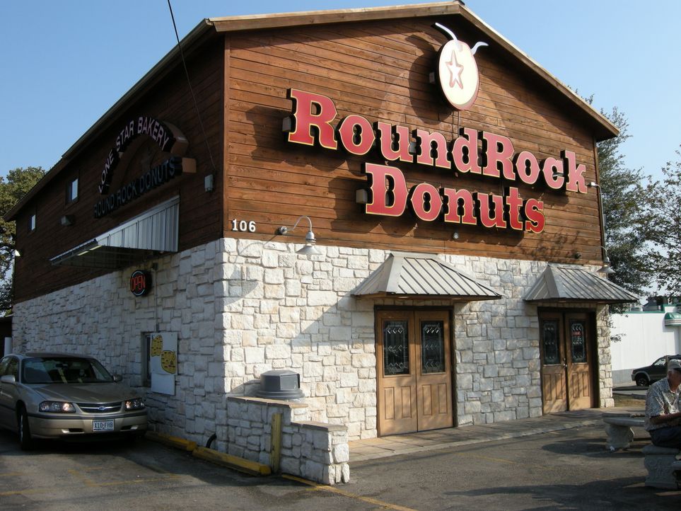 Nicht nur für Donut-Liebhaber ist Round Rock Donuts nördlich von Austin einen Besuch wert, auch sonst hat die Bäckerei einiges zu bieten ... - Bildquelle: 2008, The Travel Channel, L.L.C.