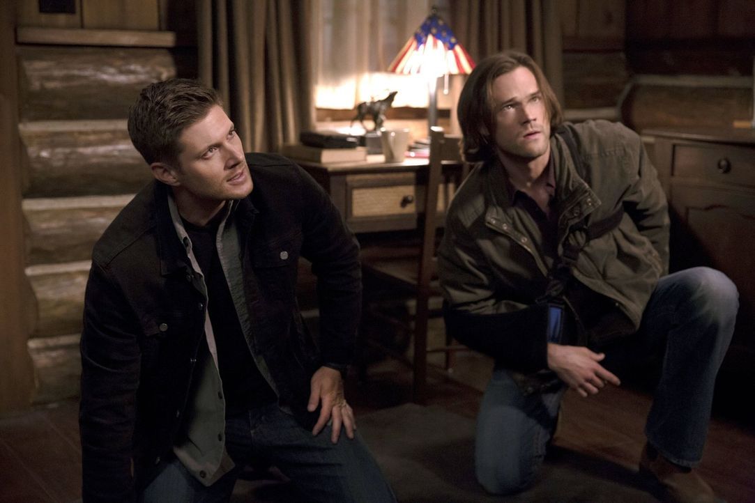 Müssen sich eingestehen, dass sie möglicherweise beide noch nicht wieder ganz auf der Höhe sind: Dean (Jensen Ackles, l.) und Sam (Jared Padalecki,... - Bildquelle: 2016 Warner Brothers