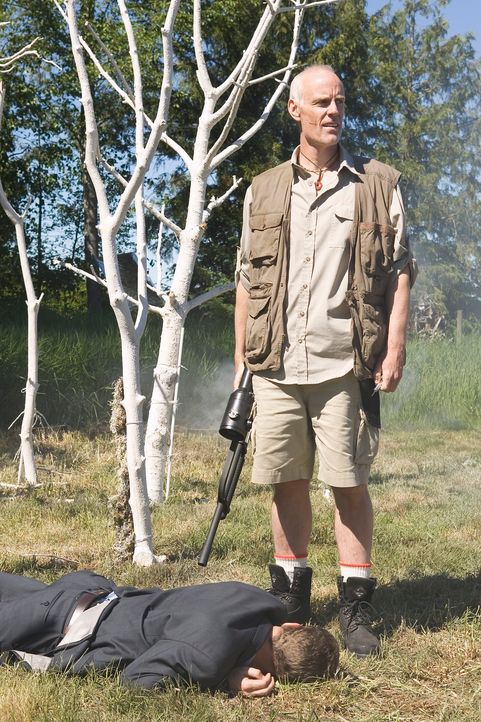 Beschäftigt sich mit jeder Art von Lebensform, die eine Bedrohung darstellen könnte: Jim Taggart (Matt Frewer, r.) ... - Bildquelle: Universal Television