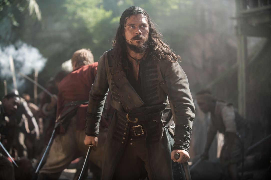 Captain Berringer lässt die verurteilten Piraten am Galgen hinrichten, um Flint und John Silver (Luke Arnold) so anzulocken und in einem offenen Gef... - Bildquelle: David Bloomer 2017 Starz Entertainment, LLC