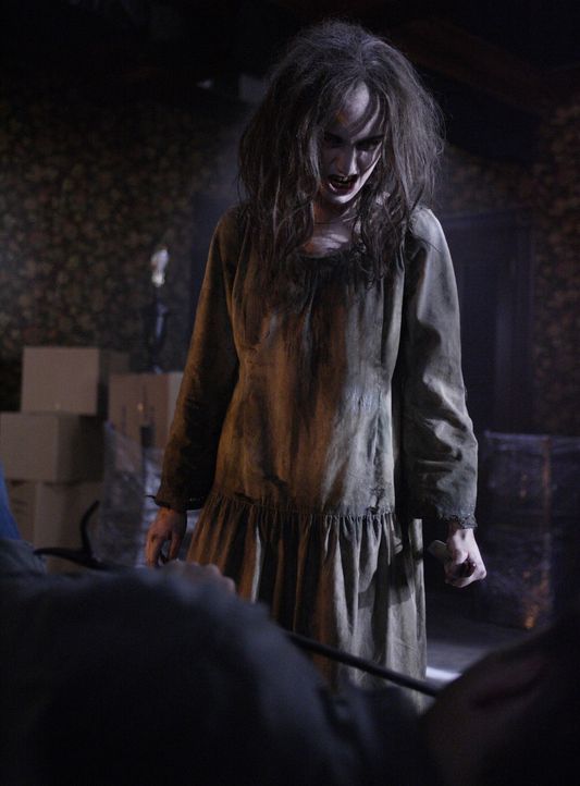 Der Geist einer jungen Frau (Mandy Playdon) treibt in einem verlassenen Farmhaus sein Unwesen ... - Bildquelle: Warner Brothers