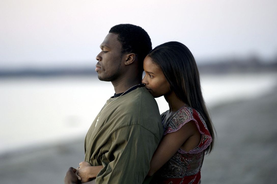Seit dem Tod seiner Mutter gerät Marcus (50 Cent, l.) immer stärker auf die schiefe Bahn. Auch seine Freundin Charlene (Joy Bryant, r.) kann ihn nic... - Bildquelle: 2005 by PARAMOUNT PICTURES. All Rights Reserved.